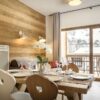 referenz bauernstuhl mit herzform in chalet zimmer